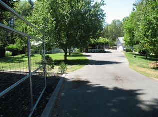 217 Mountain Pine Dr, Grants Pass, OR 97526