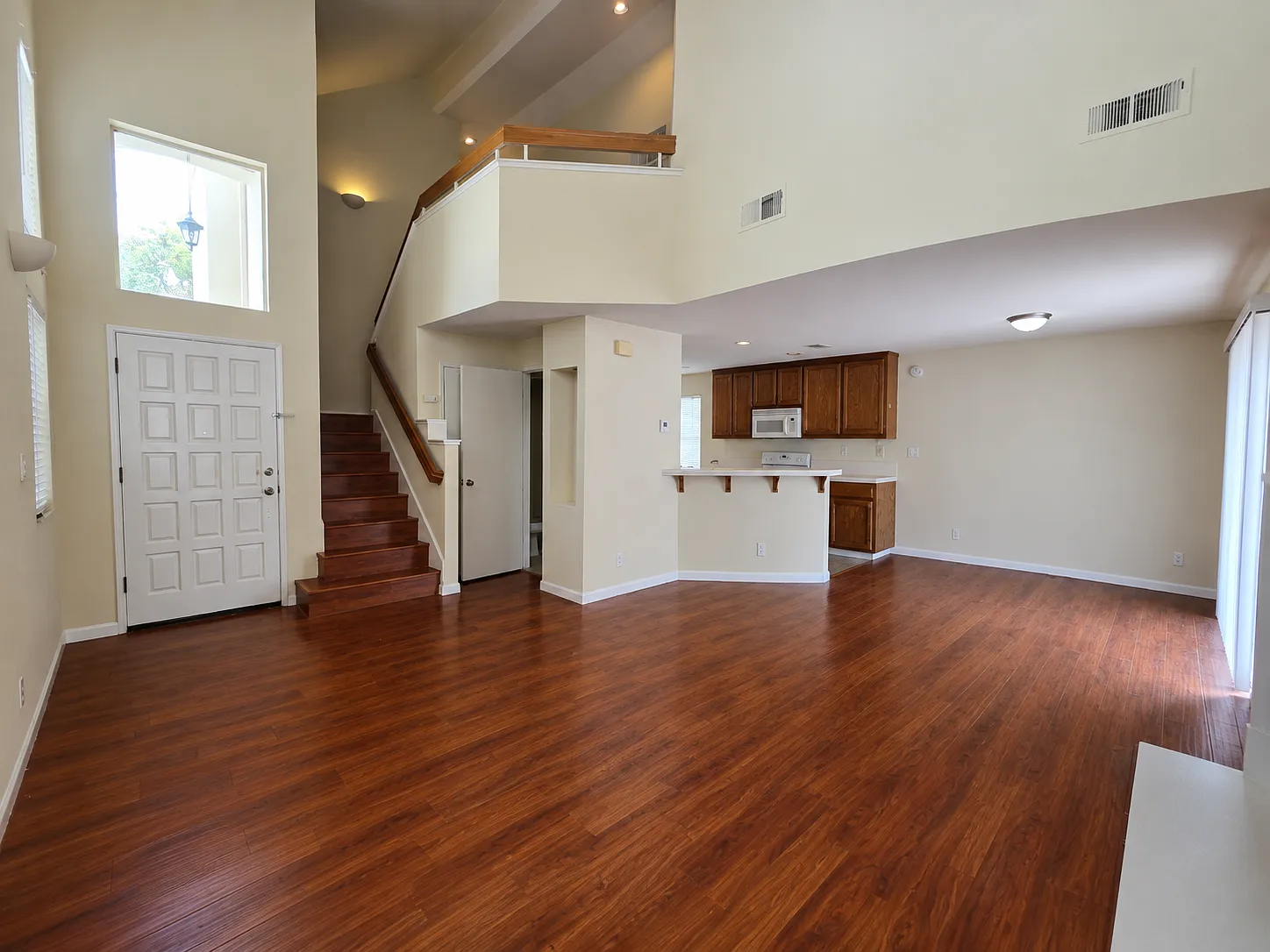 3 bed, 2.5 bath, 1422 sqft, $4,000 — Photo 2