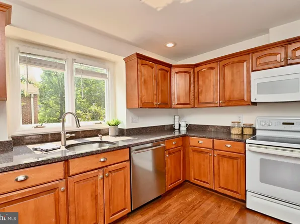 806 Bashford Ln, Alexandria, VA 22314
