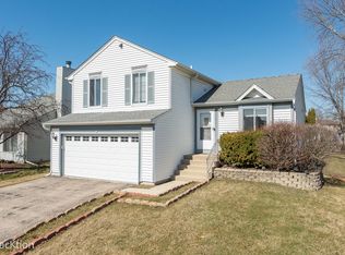 1204 Woodland Heights Blvd, Streamwood, IL