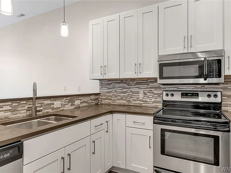 251 Main St #404 — Photo 3