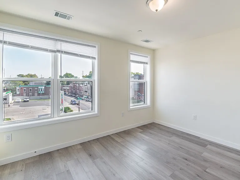 3102 N Broad St — Photo 14