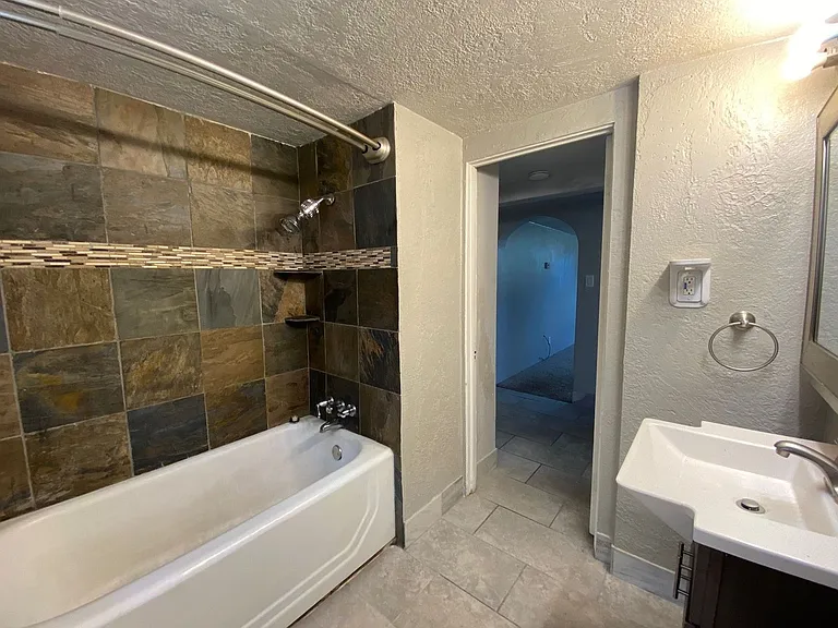 1002-B100 Everett St — Photo 13