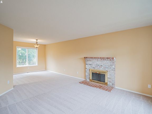3rd image of 5744 SE Preston Ct
