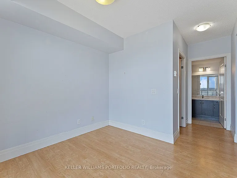39 Upper Duke Cres #607 — Photo 18