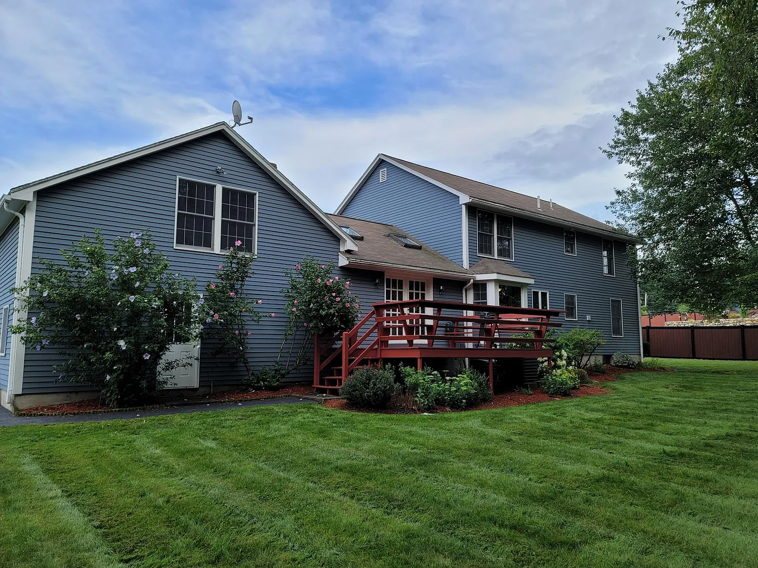 4 bed, 2526 sqft, $5,900 — Photo 2