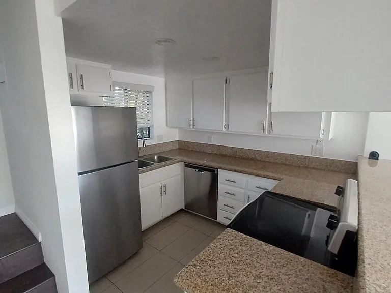 314 Hermosa Ave — Photo 8