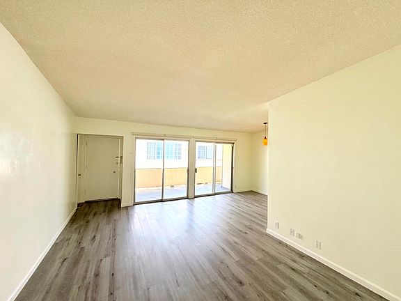 2nd image of 828 4th St APT 303