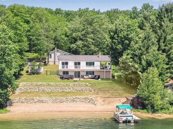 428 Island View Dr, Traverse City, MI 49696