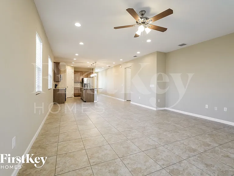 217 Alford Dr — Photo 3