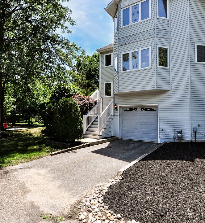 1st image of 121 Orchid Ct #12G1