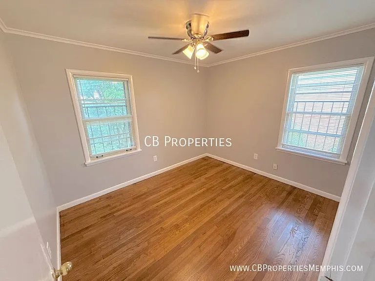 1711 Myrna Ln — Photo 4