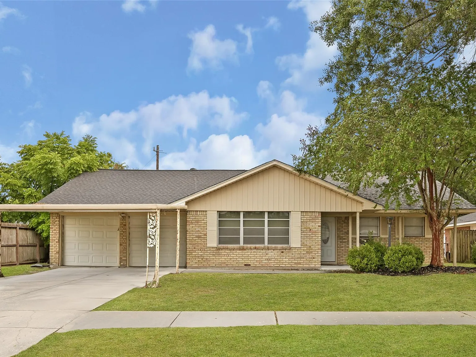3 bed, 2.0 bath, 2006 sqft, $2,300 — Photo 1