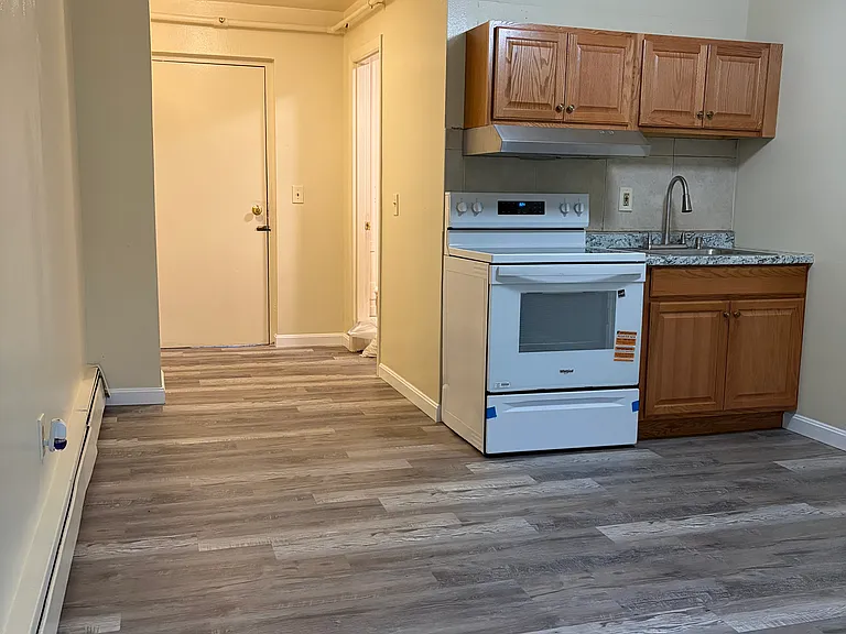 4 Mill St #6 — Photo 1
