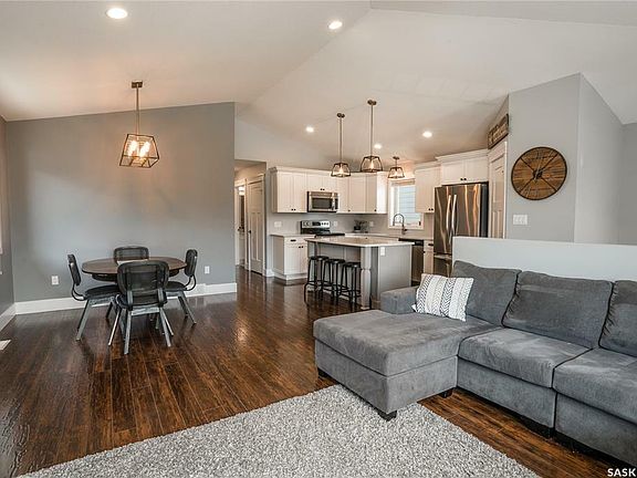 4th image of 327 Eaton Ln