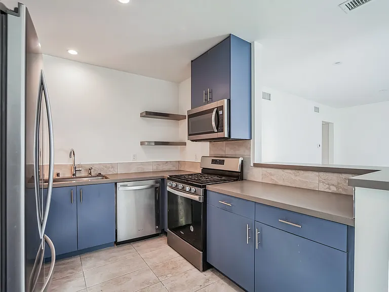 671 S Riverside Drive — Photo 8