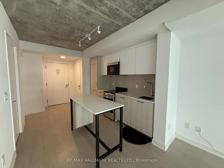 65 Mutual St #908 — Photo 5