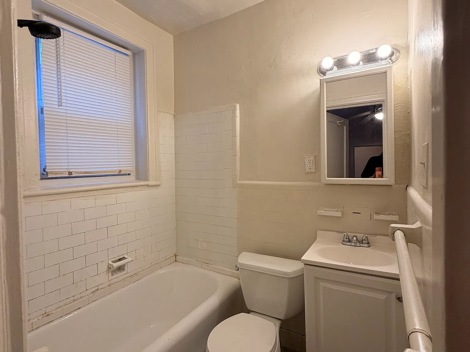 Studio, 350 sqft, $985 — Photo 3