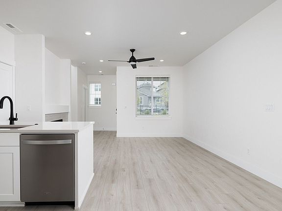 4th image of 20869 SE Denver Dr