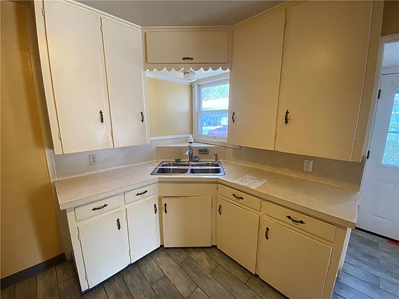 5th image of 1002 Nandina Dr