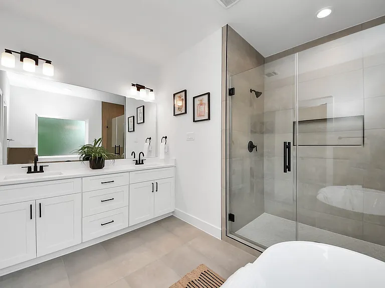 860 Rachel St #D — Photo 31