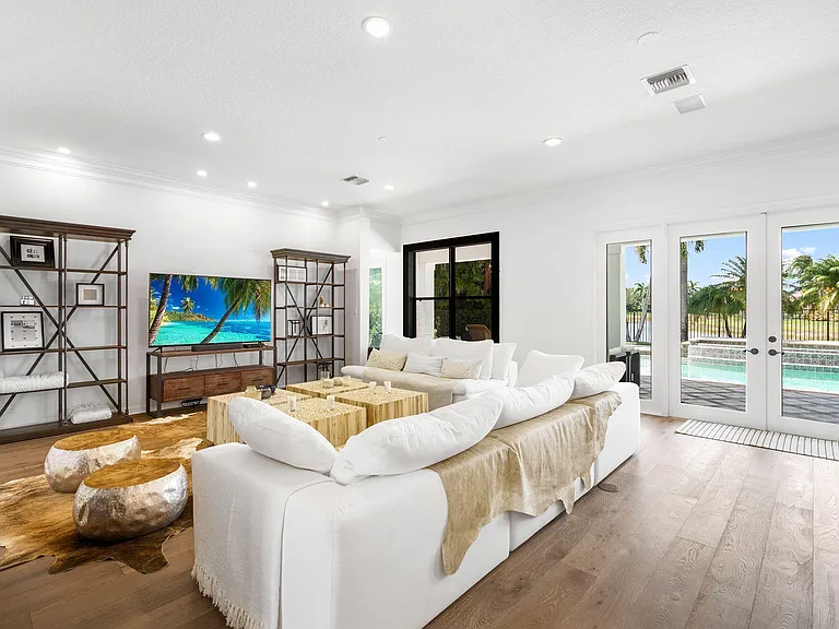 11695 Sunrise View Ln — Photo 7