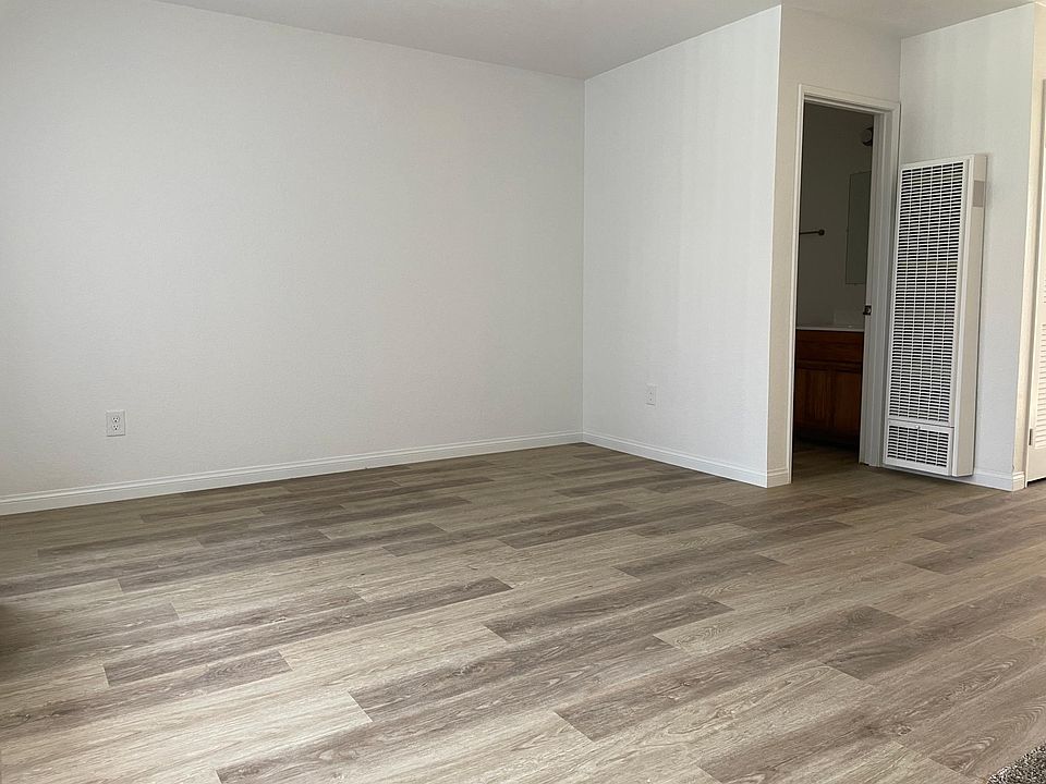 Living area facing downstairs 1/2 Bathroom