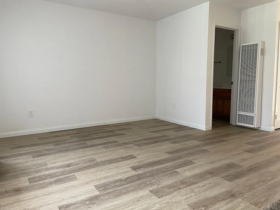 Living area facing downstairs 1/2 Bathroom