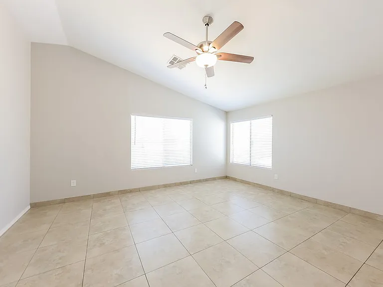 12209 W Flanagan St — Photo 9