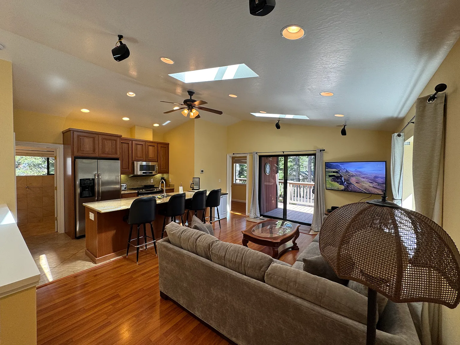 2 bed, 800 sqft, $3,500 — Photo 3