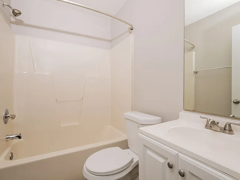 101 Mayfair Ct — Photo 12