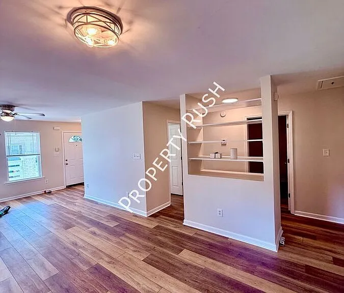 709 N Holly St — Photo 7