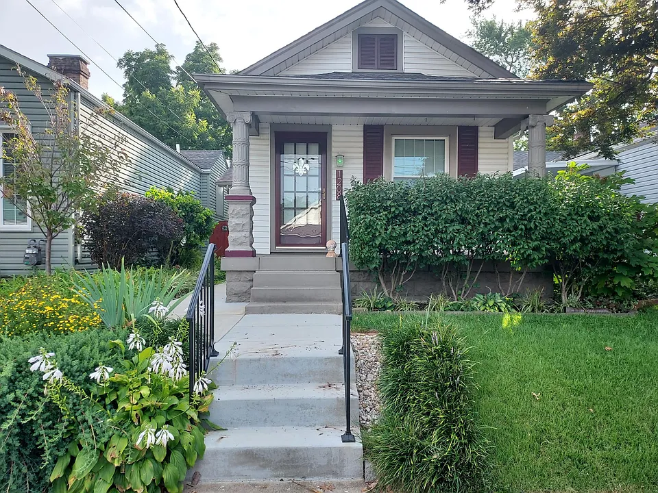 1208 Lydia St