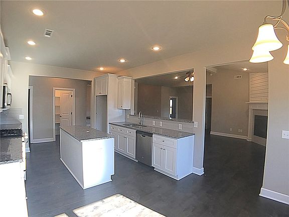 4th image of 1511 Crestwood Hills Ln