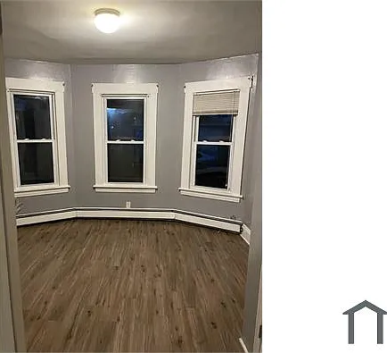 3 bed, 1000 sqft, $2,200 — Photo 2