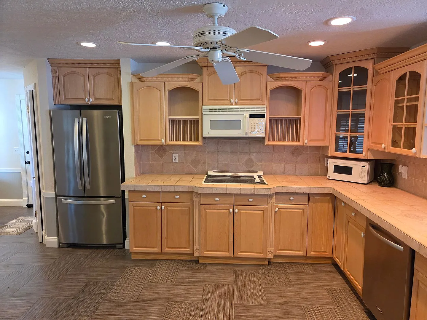 Move-In Ready Palm Harbor Pool Home Furnished & Pet Friendly — Photo 3