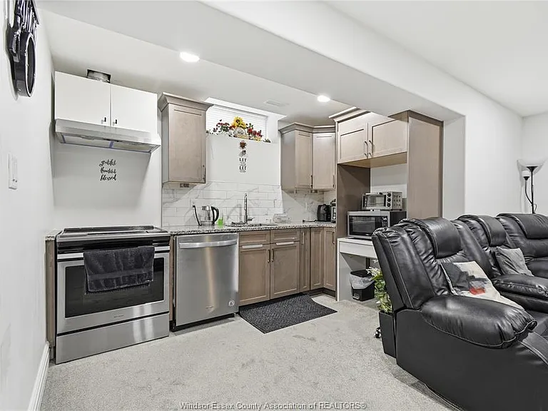 8564 Pronovost Pl #MAIN — Photo 40