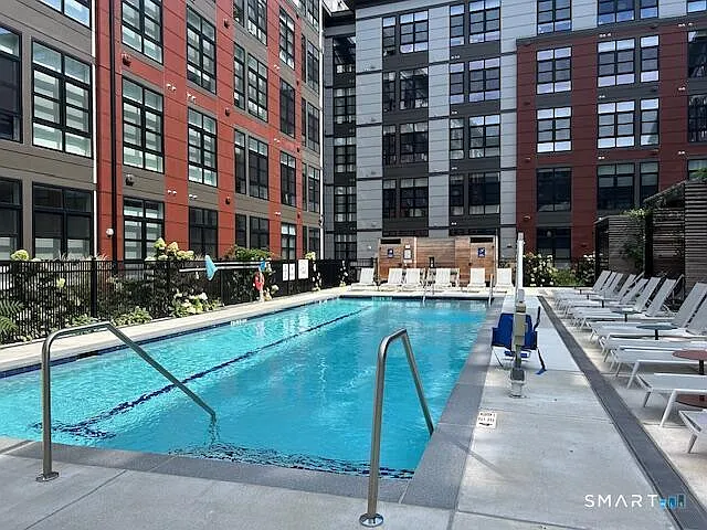 1 bed, 1.0 bath, 550 sqft, $2,131 — Photo 2
