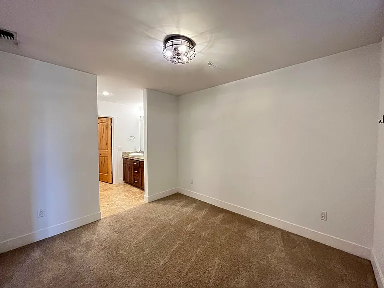 838 SE 38th Ave #302 — Photo 22