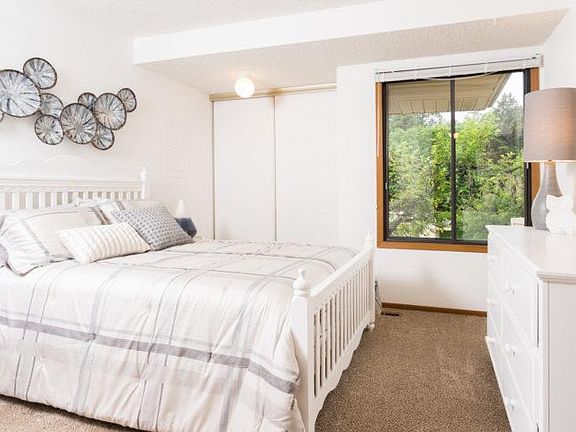 Bedroom 3 (Perfect for office/bedroom) Nice view of the forest from Bedroom 3