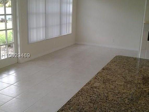 4th image of 518 SE 8th Ave