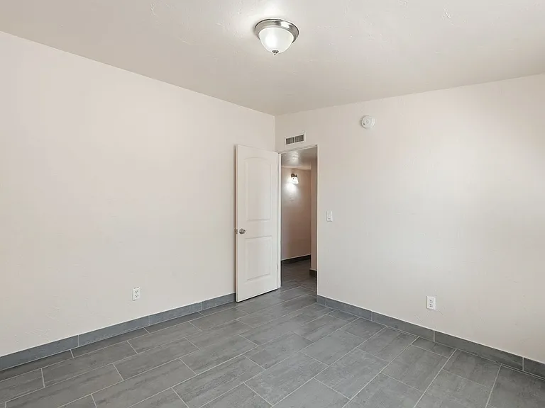 4608 S Fremont Ave — Photo 26