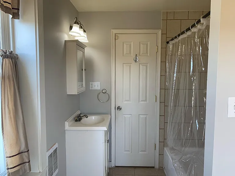 418 Font Hill Ave #B — Photo 11
