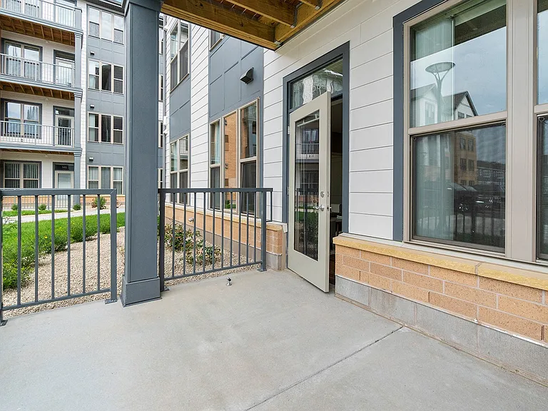 Oaks Landing 55+ Apartments — Photo 37