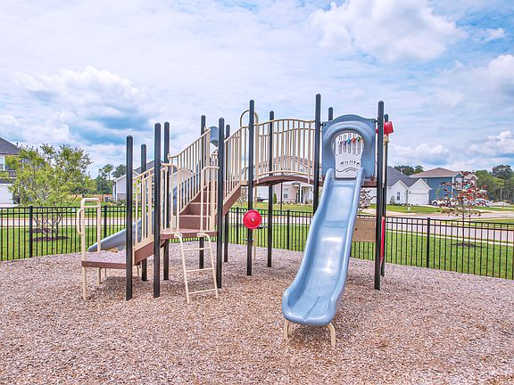 Enjoy communities amenities at Carlton Landing.