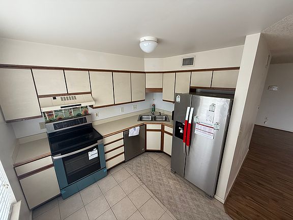 2nd image of 616 Shoreham Ct APT 203