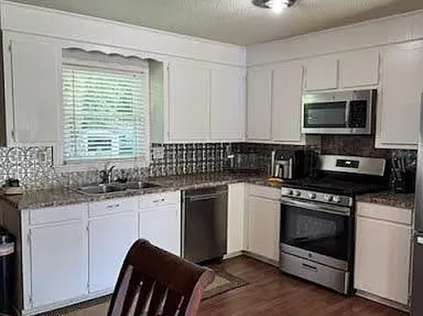 5805 Beverly Dr, Hanahan, SC 29410