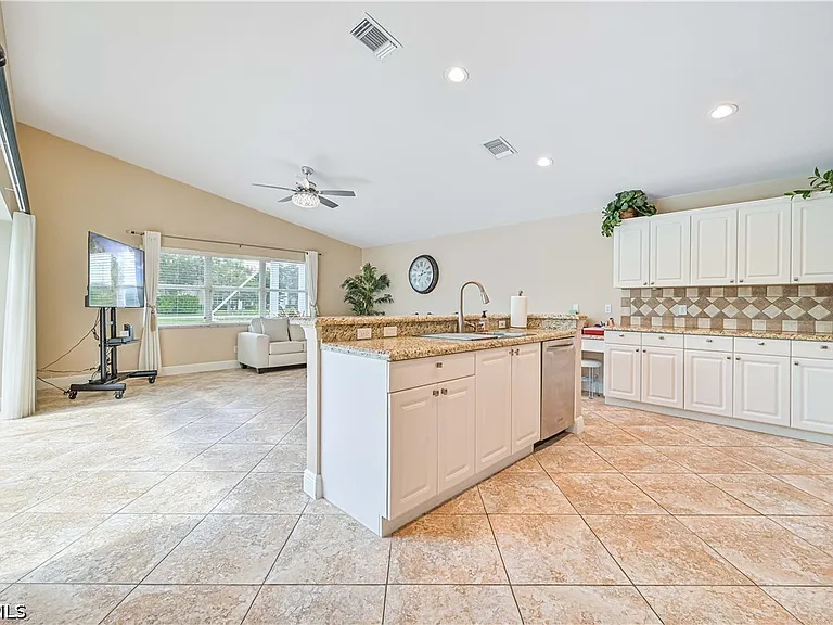 14980 Lake Olive Dr — Photo 9