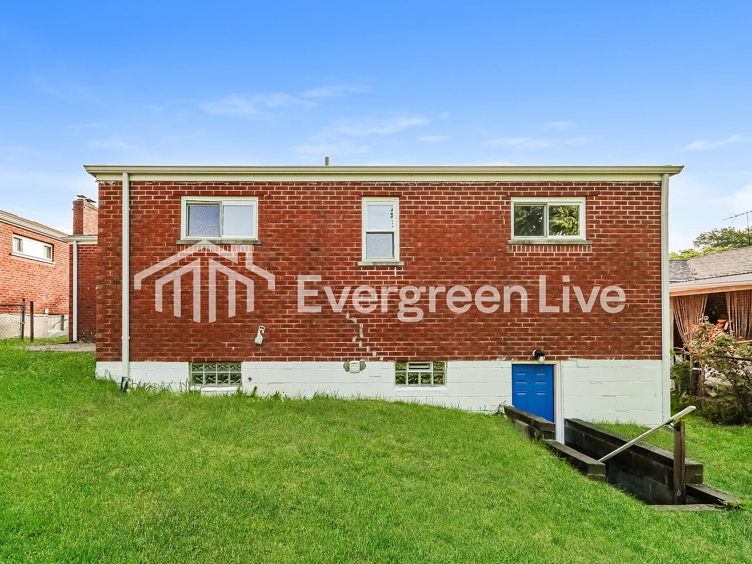 3 bed, 1.0 bath, 1140 sqft, $1,545 — Photo 3