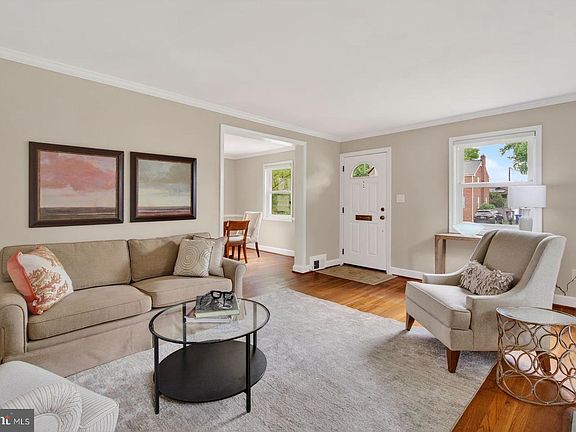 3rd image of 2101 N Kenilworth St